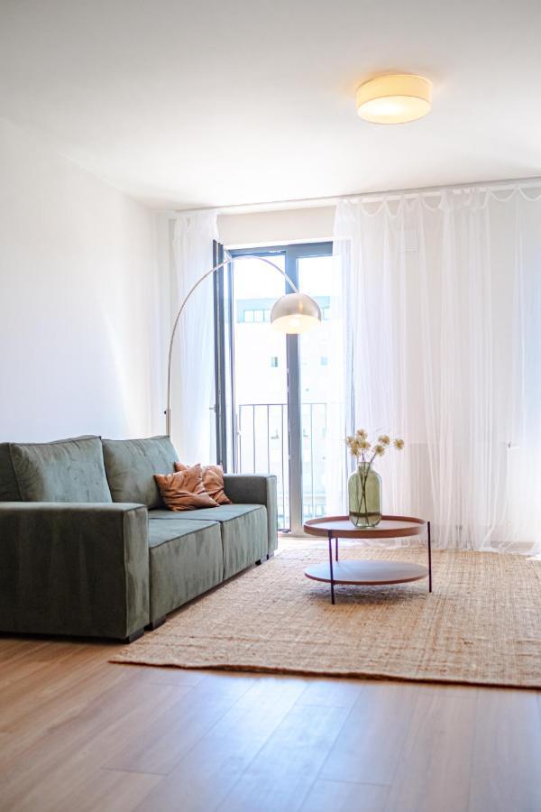 Newly Built Apartment In Vibrant Neighbourhood Prague Exterior photo